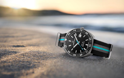 Certina DS-2 Turning Bezel napędzany jest mechanizmem automatycznym z antymagnetyczną sprężyną włoso