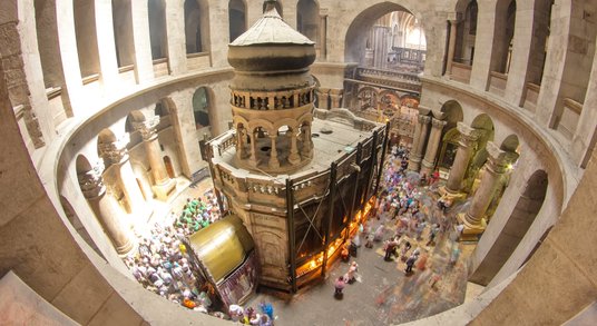Wnętrze Bazyliki Grobu Pańskiego – najważniejszej świątyni chrześcijańskiej w Jerozolimie