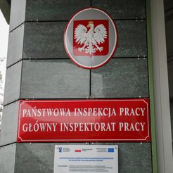 Wykładowcom i specjalistom zewnętrznym, zatrudnianym przez polskie uczelnie wyższe, nie przysługuje 