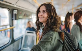 Karta warszawiaka/warszawianki zapewnia zniżki w komunikacji miejskiej