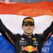 Max Verstappen,  24-letni  Holender  jeżdżący w  barwach Red  Bulla, pozbawił   Lewisa   Hamiltona  