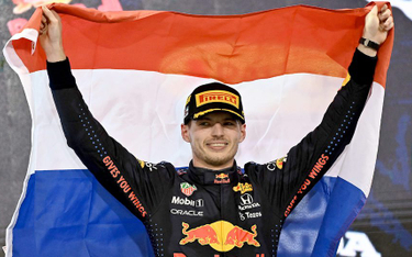 Max Verstappen,  24-letni  Holender  jeżdżący w  barwach Red  Bulla, pozbawił   Lewisa   Hamiltona  