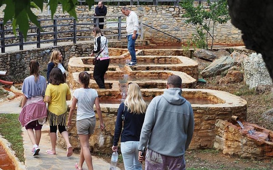 Spływająca z gór woda z dużą zawartością żelaza ma podobno lecznicze właściwości, można się o tym pr