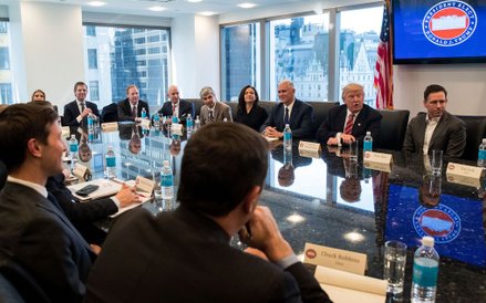 Prezesi największych amerykańskich spółek na spotkaniu z Donaldem Trumpem