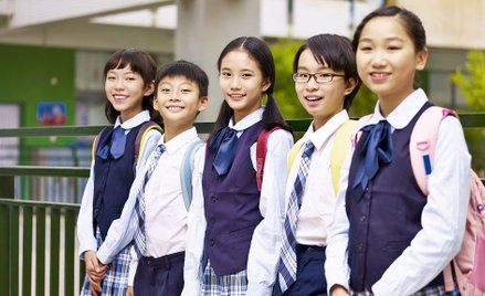 Chiny: Inteligentne mundurki śledzą uczniów na wagarach