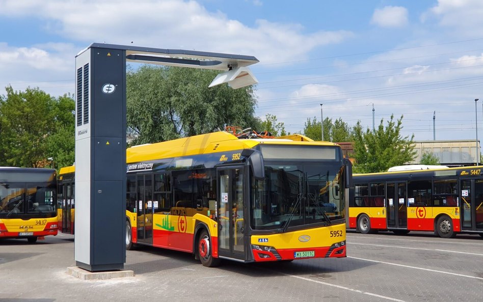 Warszawa zyska 79 nowych autobusów elektrycznych. Wkrótce pojawią się na ulicach stolicy