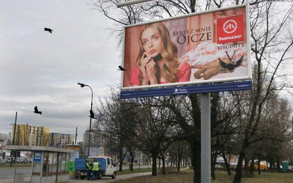 Jak rada miasta decyduje o szyldach, reklamach i billboardach