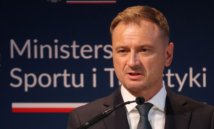 Sławomir Nitras minister sportu i turystyki zastrzega, że w sprawie opłaty turystycznej czeka na sta