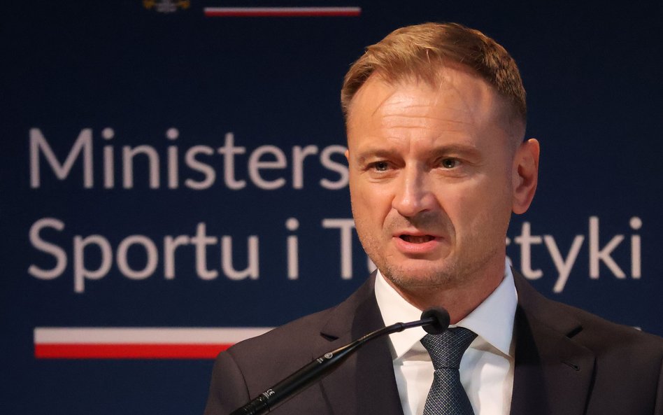 Sławomir Nitras minister sportu i turystyki zastrzega, że w sprawie opłaty turystycznej czeka na sta