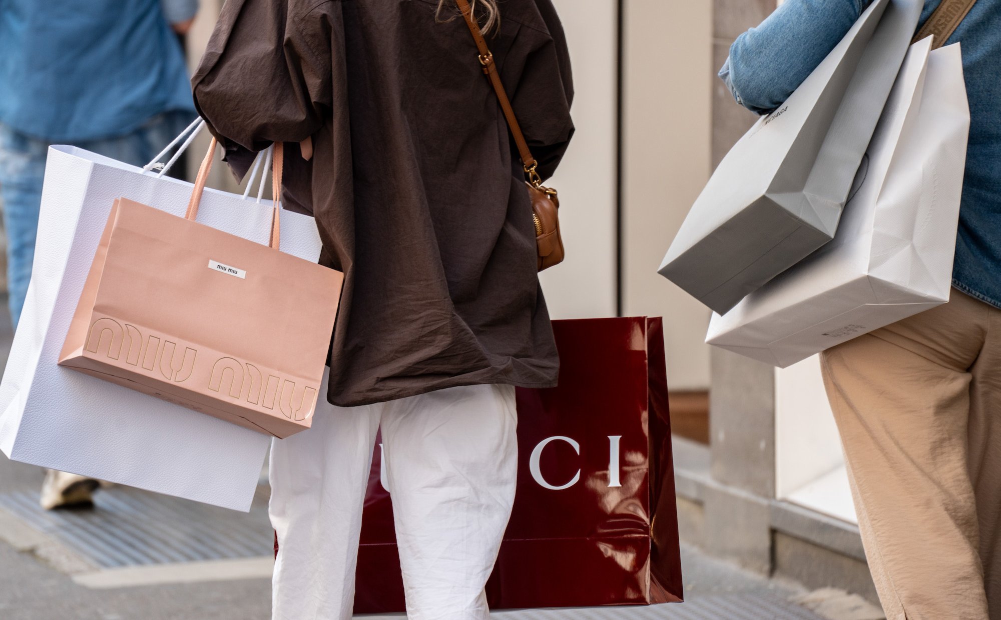 Najbardziej pożądana marka modowa w świecie. Triumf wiecznej „młodszej siostry”