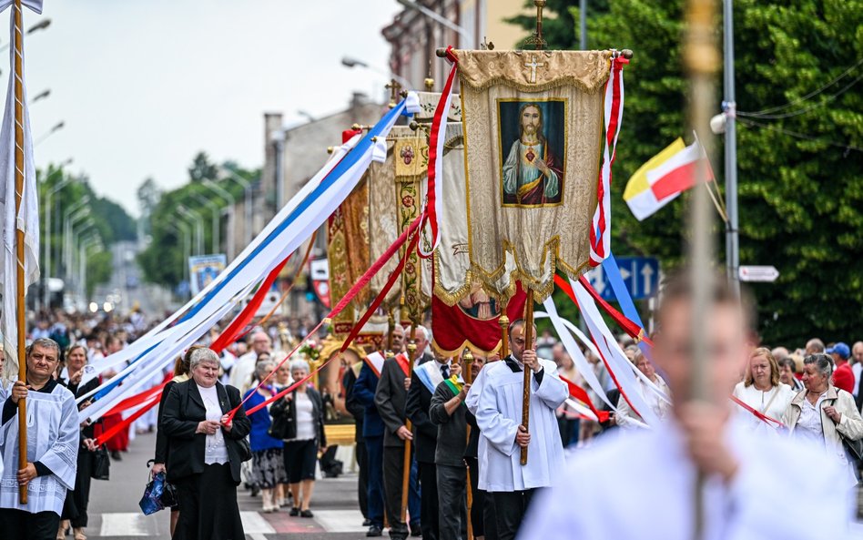 Autorzy raportu Departamentu Stanu przywołują m.in. przypadki złośliwego zakłócania nabożeństw. Na z