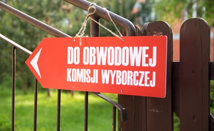 Przyznanie komisjom prawa do dokonywania adnotacji w spisach wyborców tworzy pole do nadużyć