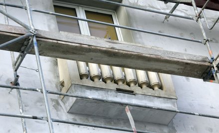Prawo budowlane - wyrok WSA: bez kary dla 88-latki za niedopilnowanie ekipy budowlanej