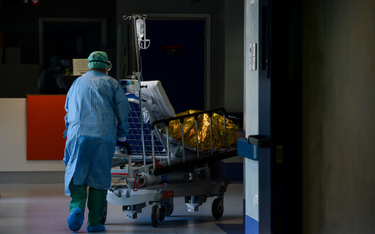 Włochy: Zmarł lekarz, dla którego zabrakło rękawiczek