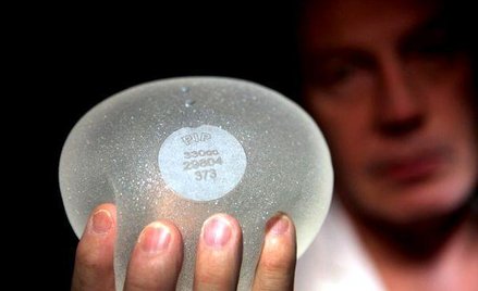 Inicjatywa Komisji Europejskiej to wynik skandalu z implantami nieistniejącej już francuskiej firmy 