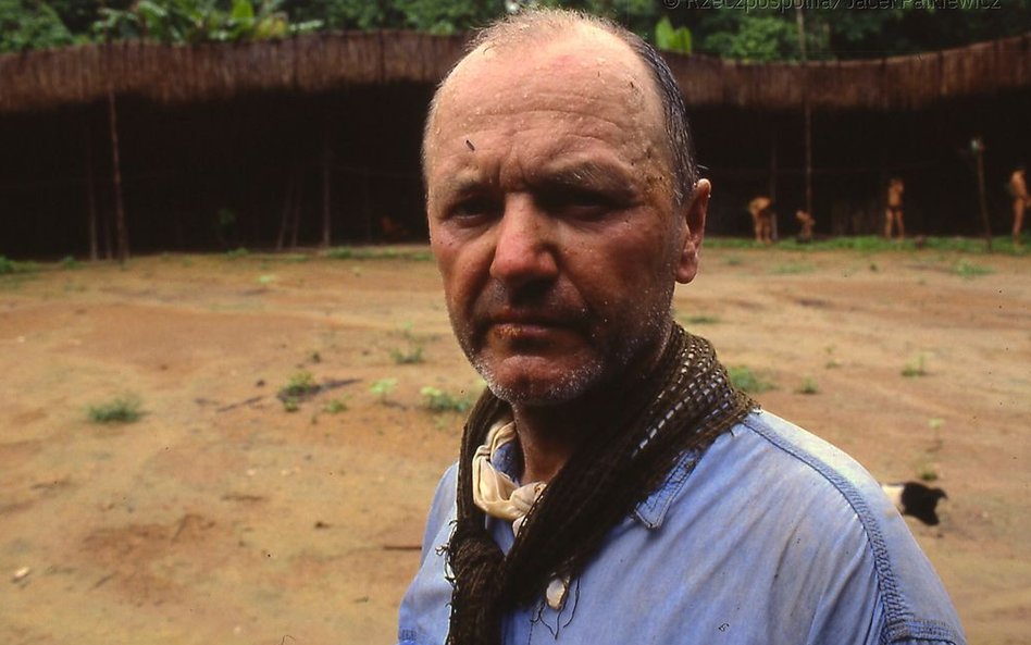 Zmaltretowana twarz autora świadczy o trudach podróży