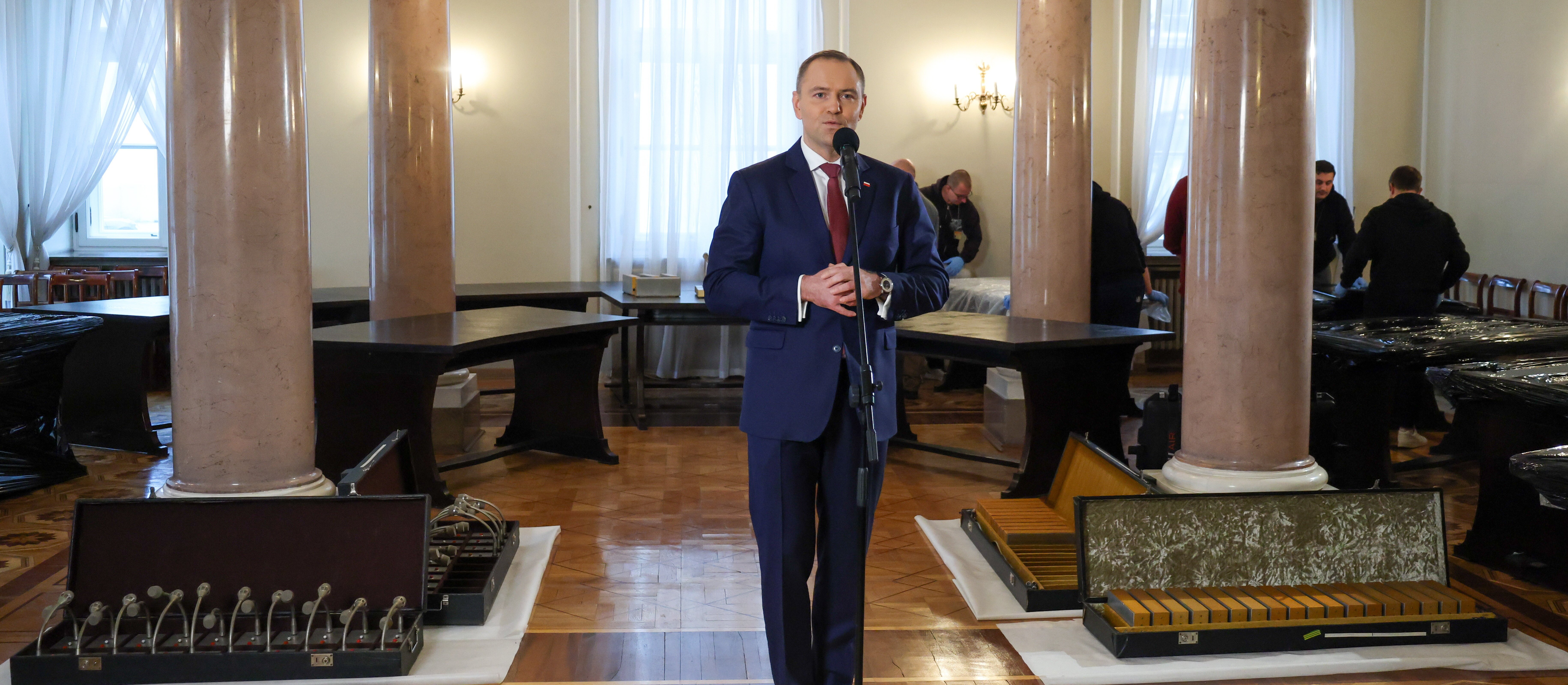 Okrągły Stół znika z Pałacu Prezydenckiego. Nawrocki: Dziś skończył się w Polsce postkomunizm