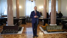 Prezydent RP Karol Nawrocki przemawia podczas demontażu Okrągłego Stołu w Pałacu Prezydenckim w Wars