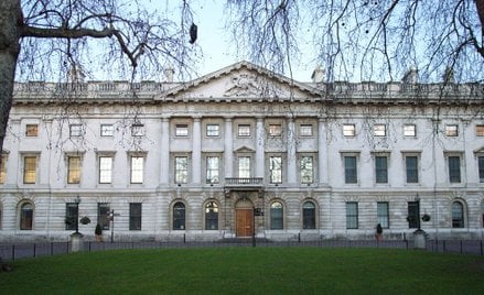 Budynek Royal Mint Court, który od XIX wieku do połowy lat 60. XX wieku był siedzibą królewskiej men