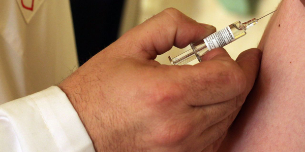 Grypa boi się szczepień i testów