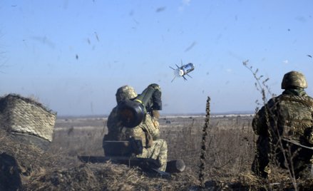 Ukraiński operator wyrzutni pocisków przeciwpancernych