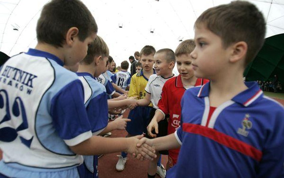 Unima 2000 Systemy Teleinformatyczne podpisała umowę na modernizacja obiektów sportowych klubu Hutni