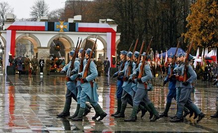 Uroczysta odprawa wart, defilada, apel pamięci i złożenie kwiatów na Grobie Nieznanego Żołnierza – t