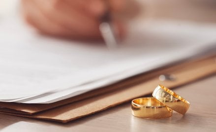 Najmniej małżeństw i najwięcej intercyz w historii. Będzie ich 100 tys. rocznie