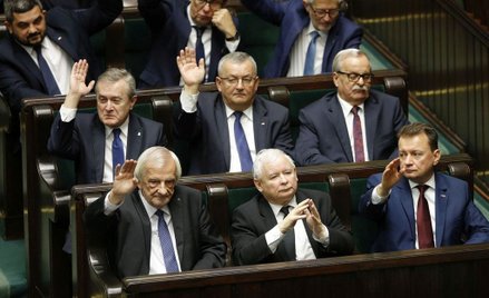 - Widziałem, że prezes PiS sam się w głosowaniu pogubił, a potem stał i wyczekująco patrzył na marsz