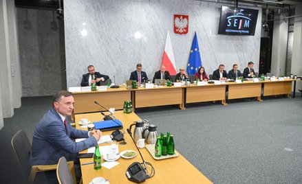 Były minister sprawiedliwości Zbigniew Ziobro na posiedzeniu sejmowej Komisji śledczej ds. inwigilac