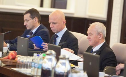 Duże pieniądze chaotycznie wydawane