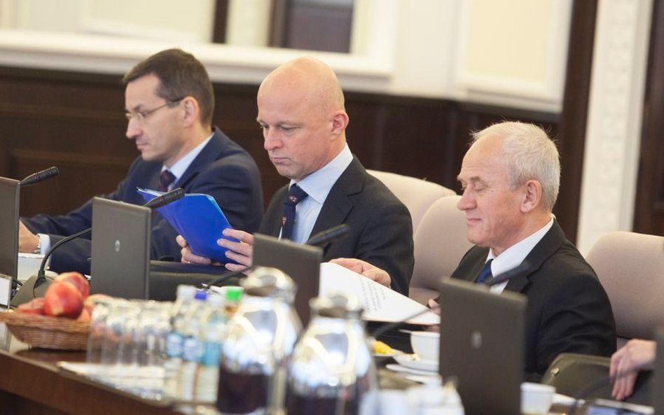 Duże pieniądze chaotycznie wydawane