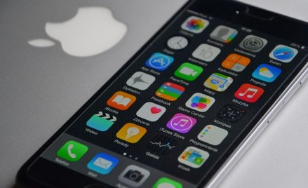 Rosjanie pozywają Apple za spowalnianie iPhone'ów