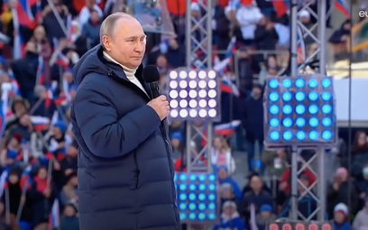 Władimir Putin podczas wiecu na moskiewskim stadionie Łużniki.