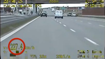 Policjanci ukarali mandatem mężczyznę, który przekroczył prędkość o ponad 100 km/h