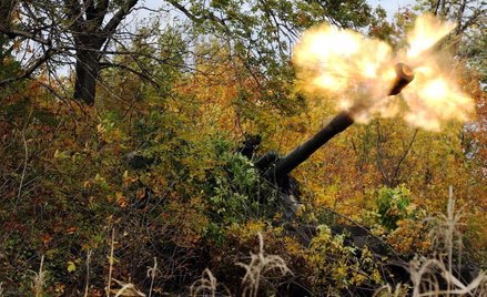 Ukraińskie wojsko ostrzeliwujące pozycje Rosjan