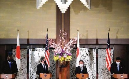 We wtorek w Tokio. Od lewej sekretarze obrony i stanu Lloyd Austin i Antony Blinken oraz ministrowie