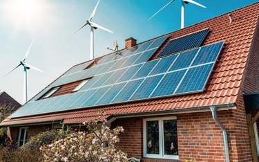 Polacy coraz więcej wydają na przydomowe solary, biooczyszczalnie czy wymianę przestarzałych pieców 