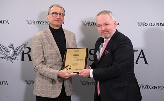 Szymon Liszka, prezes zarządu Fundacji na Rzecz Efektywnego Wykorzystania Energii odebrał nagrodę „Z