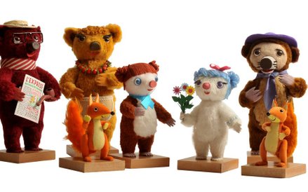 Oryginalne lalki filmowe z serialu „Przygody Misia Colargola”.