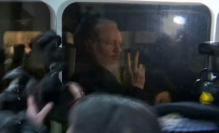 Gruby błąd Juliana Assange’a. Założyciel WikiLeaks aresztowany