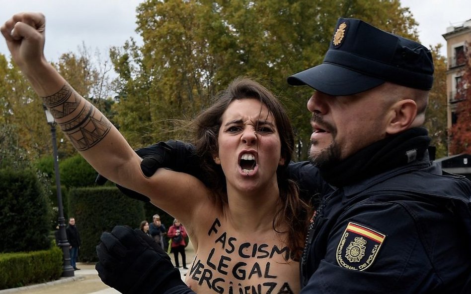 Aktywistki Femen przerwały wiec zwolenników Franco. Interweniowała policja