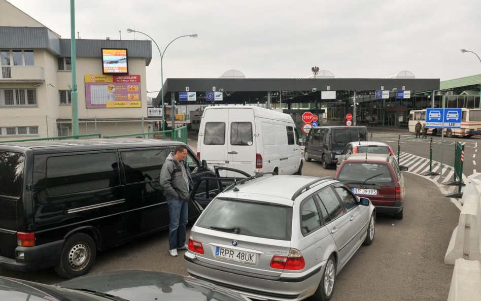 Gigantyczne korki na granicy Ukraina-Polska