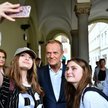 Lider PO Donald Tusk chętnie spotyka się z młodzieżą