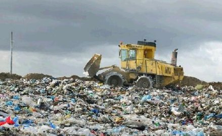 Dopiero na początku przyszłego roku gminy ogłoszą przetargi na firmy odbierające śmieci od mieszkańc