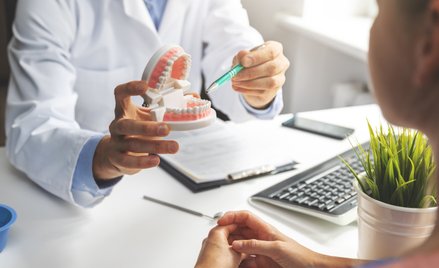 Prawnik nie rozliczy w kosztach kancelarii wydatków na zęby