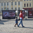 Wystawa "Wybierz życie" była już pokazywana w 400 polskich miastach. W Błoniu usiłowano ją ustawić t