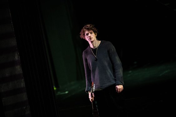 Hugo Tarres jako Hamlet