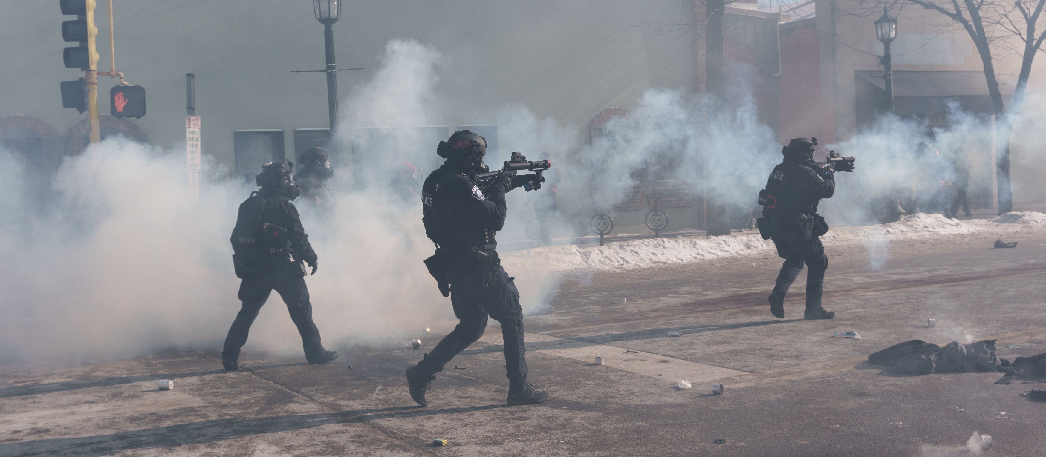 Gwałtowne protesty w Minneapolis. Agenci ICE zastrzelili mężczyznę, który trzymał telefon