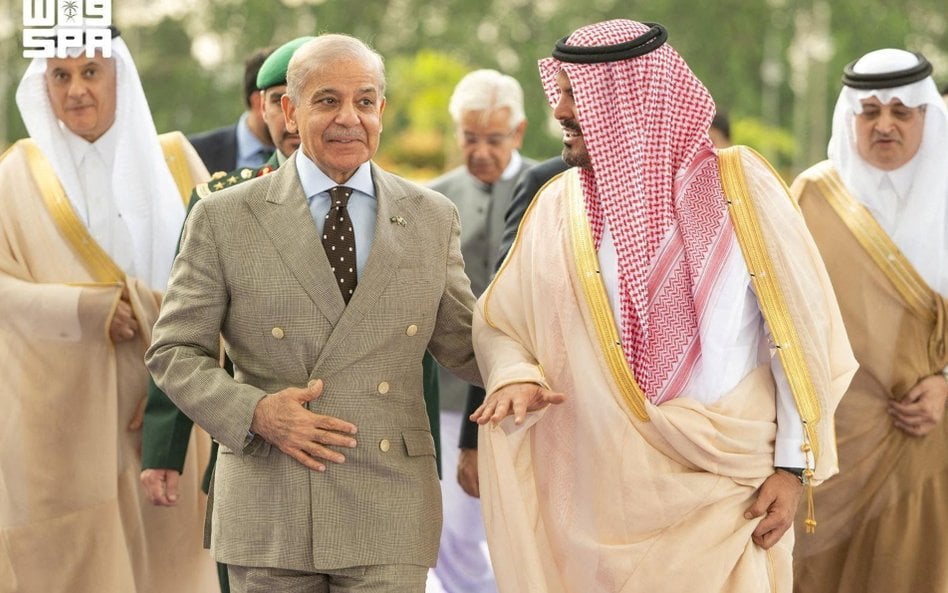 Do Mekki przybył premier Pakistanu Shehbaz Sharif (na zdj. po lewej)